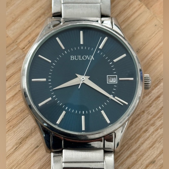 Bulova Luxury Men’s Watch Blue Dial Stainless Bracelet Case Date New Crystal